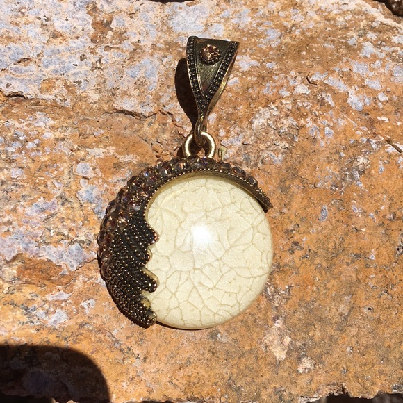 Crystal pendant…. - Picture 1 of 8